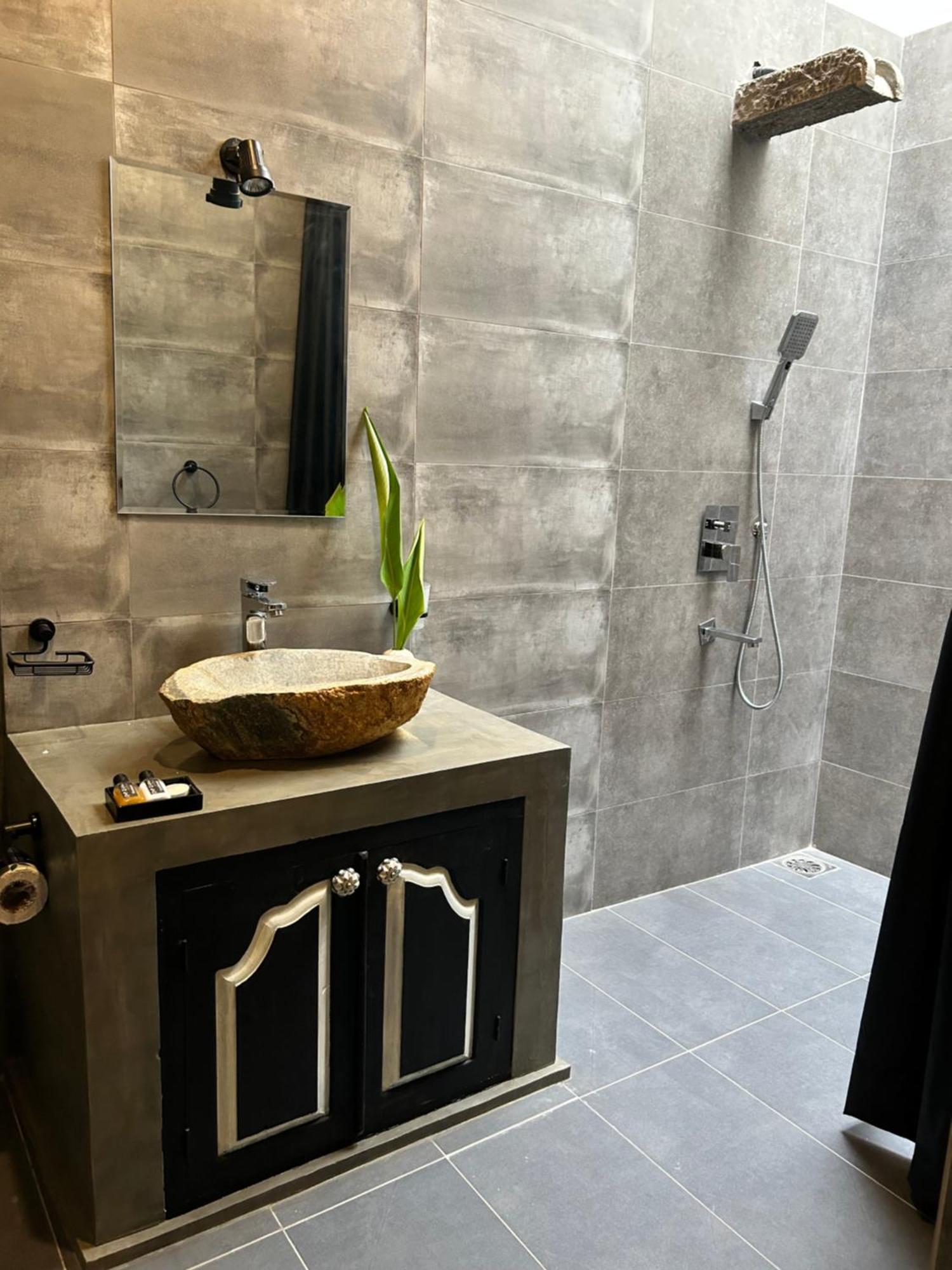 Still Waters Artistry Apartment Негомбо Екстериор снимка